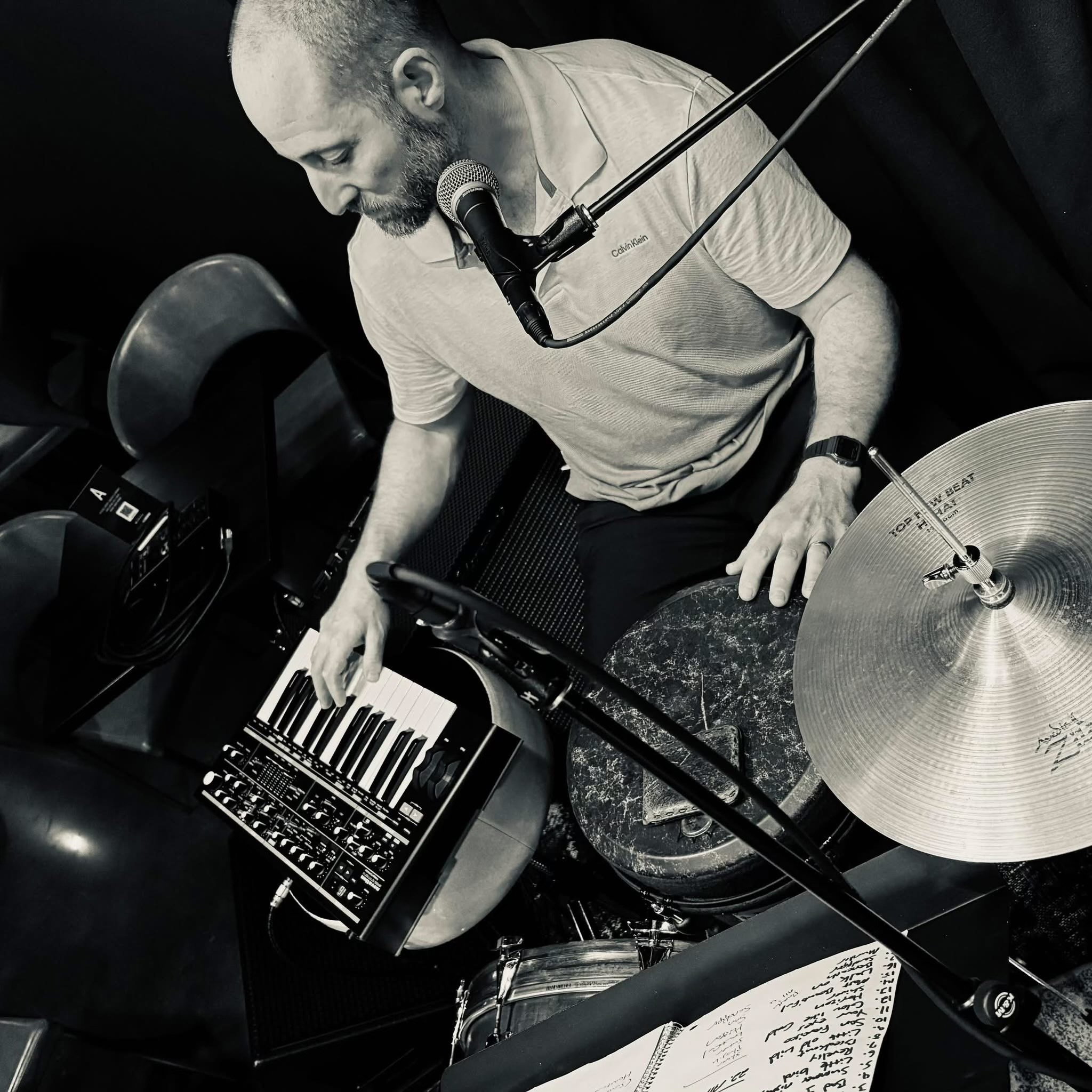 Aaron Zev Katz performing