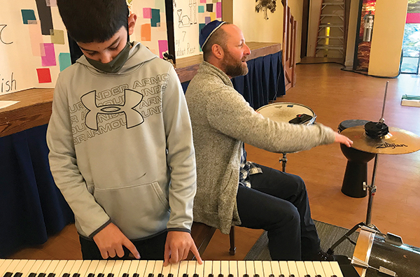 Katz helps kids find spirituality through song at B'nai Abraham
